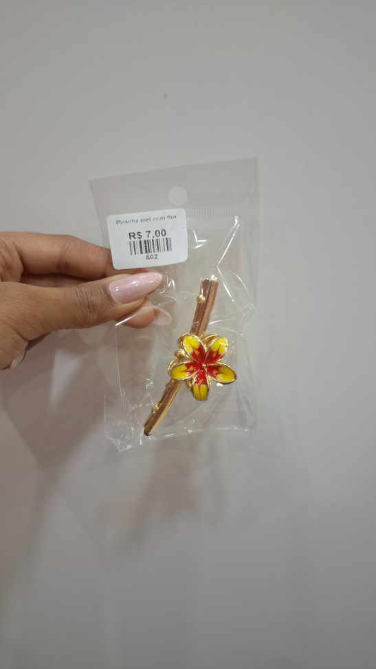 Piranha metalizada com flor