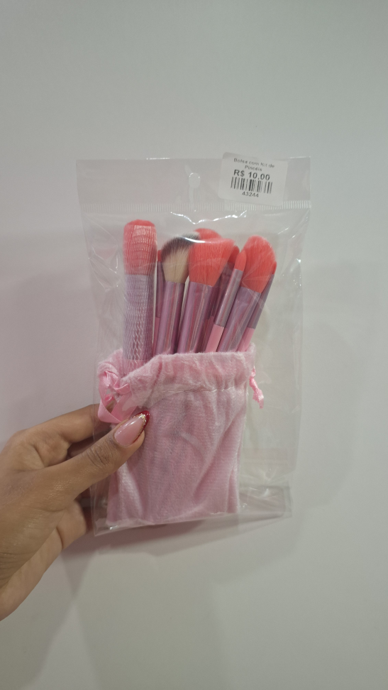 Bolsa com kit de pincéis