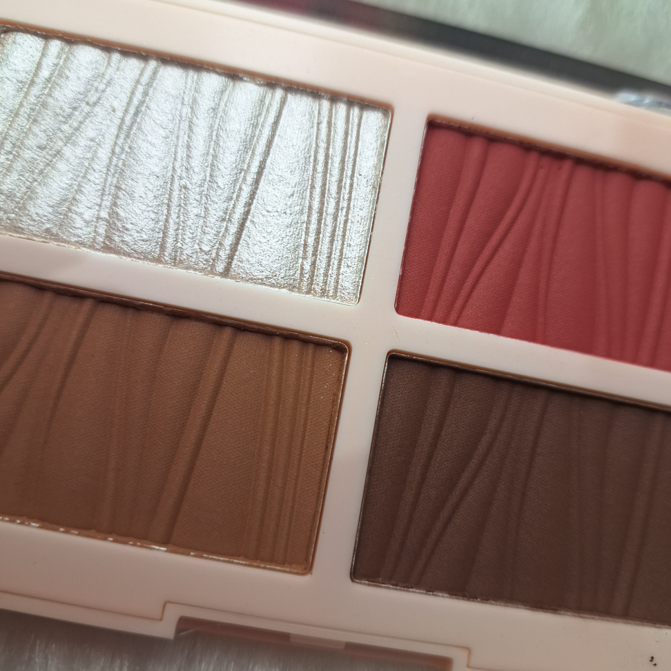 Paleta 4 em 1 Iluminador + Blush + Pó Compacto + Contorno SARAH'S BEAUTY - COR B - #3