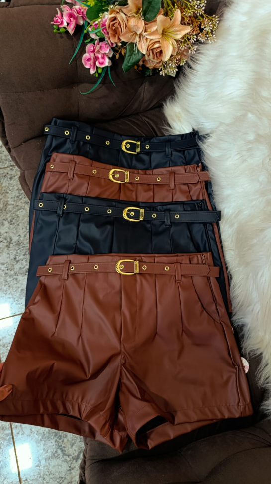 Short de couro com cinto 368