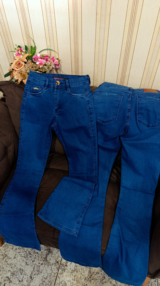 Calça jeans flare escura 434