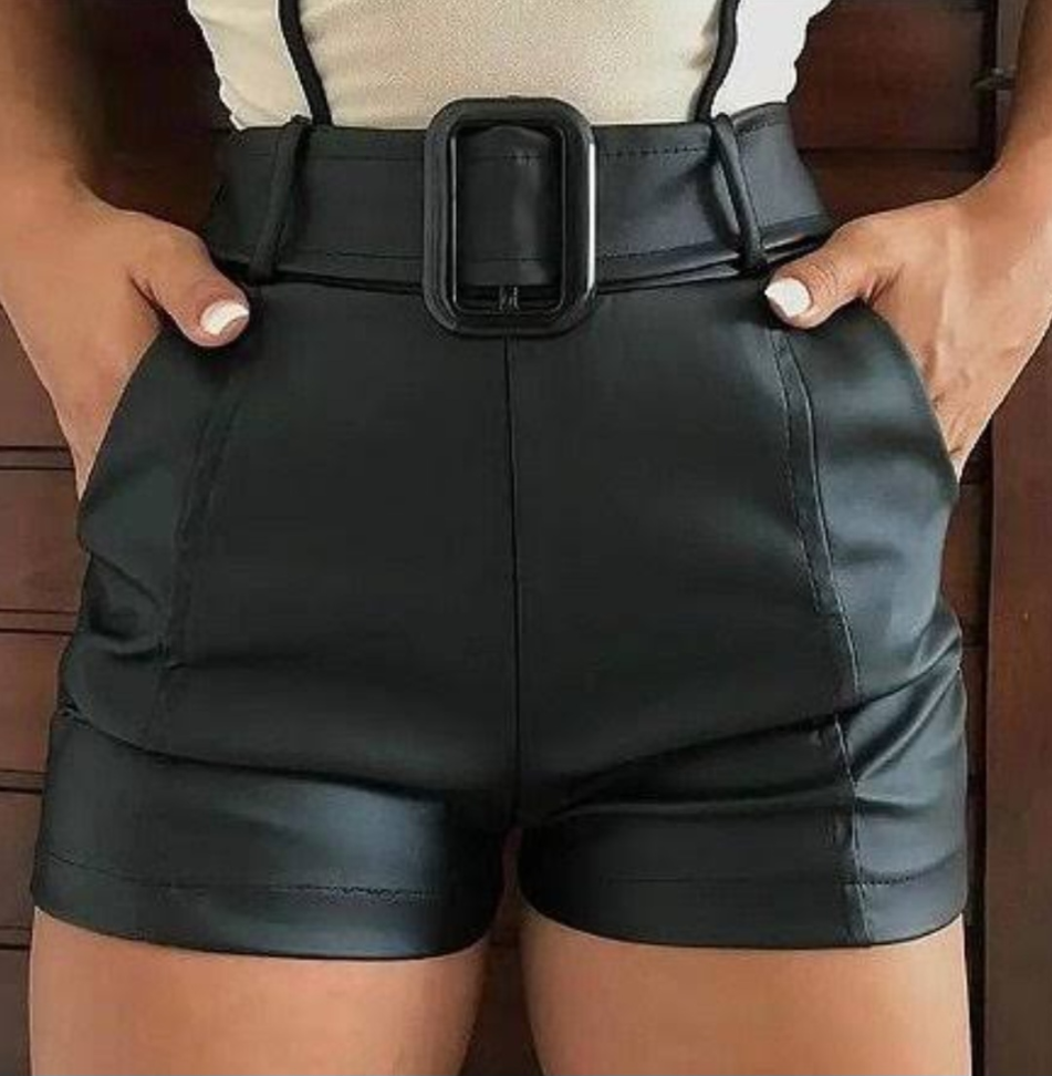 Short couro fivela 2 595