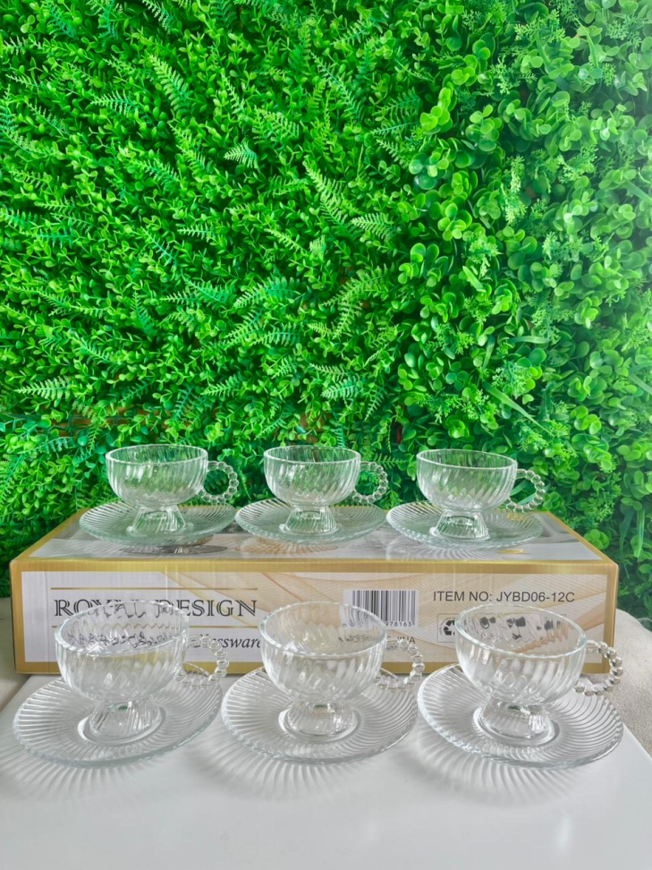 CONJUNTO - 6 XÍCARAS DE VIDRO COM PIRES (ALÇA DETALHADA) - 350 ML