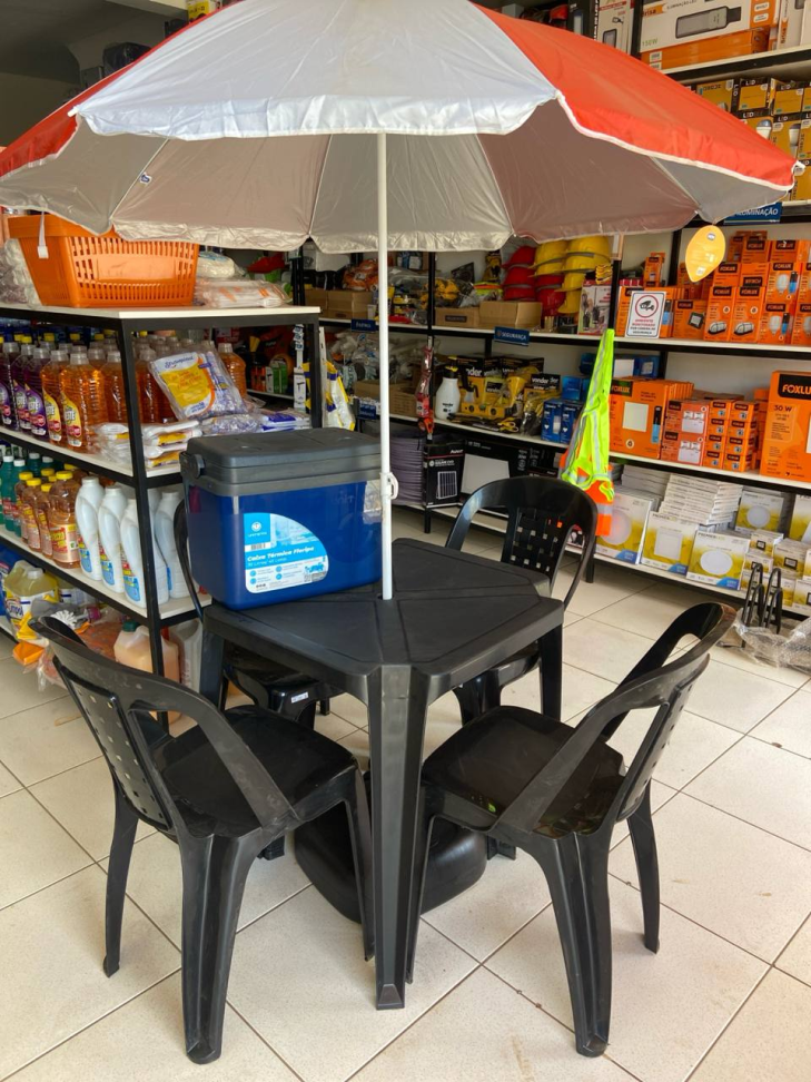 Kit Camping Mesa, Cadeiras, Cooler, Guarda-Sol e Base