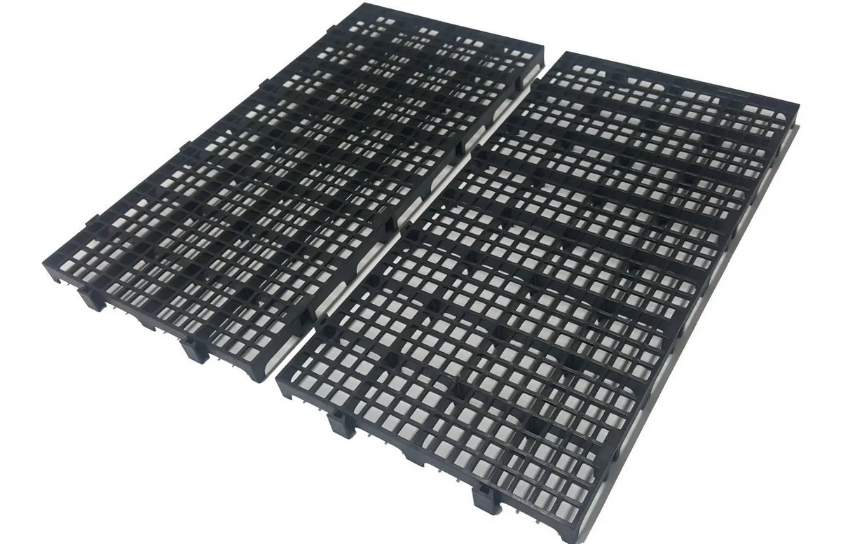 Pallet Estriado Plásticos Preto 25 x 50cm Modular