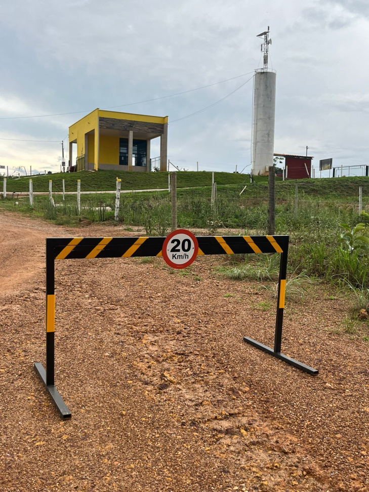 Cavalete Sinalizador em Aço Carbono Com Placa e Refletivo 02 x 1,05 m