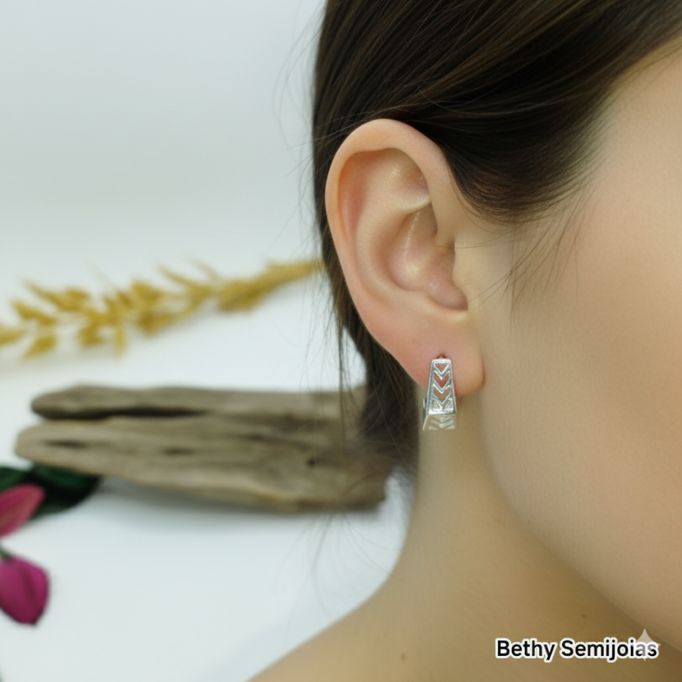 Argola geométrica vazada pequena - #2