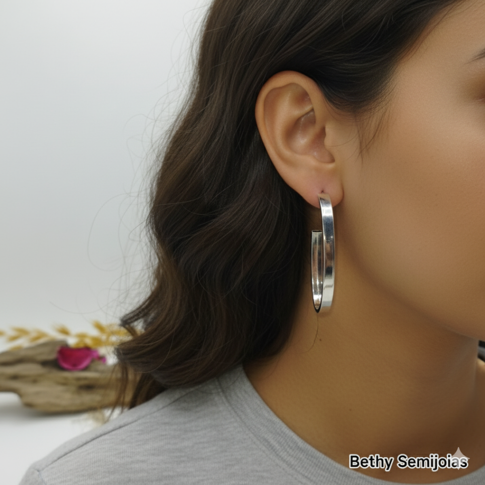 Argola formato em J 5,5 cm - 0,5 mm largura - #2