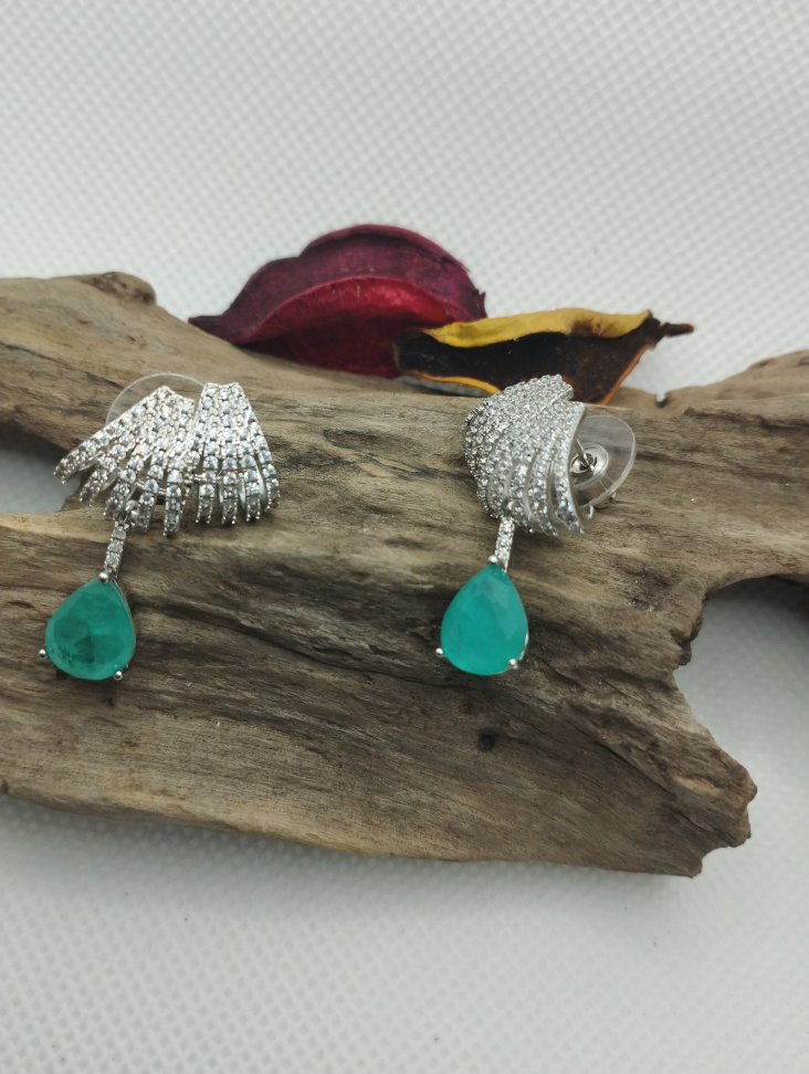 Brinco cravejado com gota fusion verde em ródio - #2