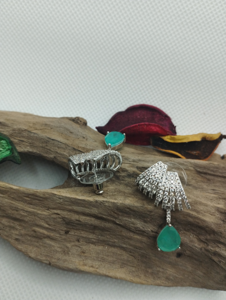 Brinco cravejado com gota fusion verde em ródio - #4