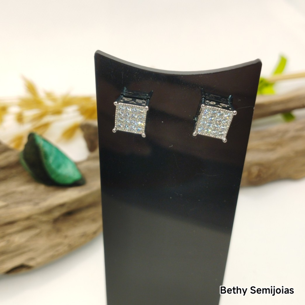 Brinco quadrado cravejado de zircônias 8mm - #3