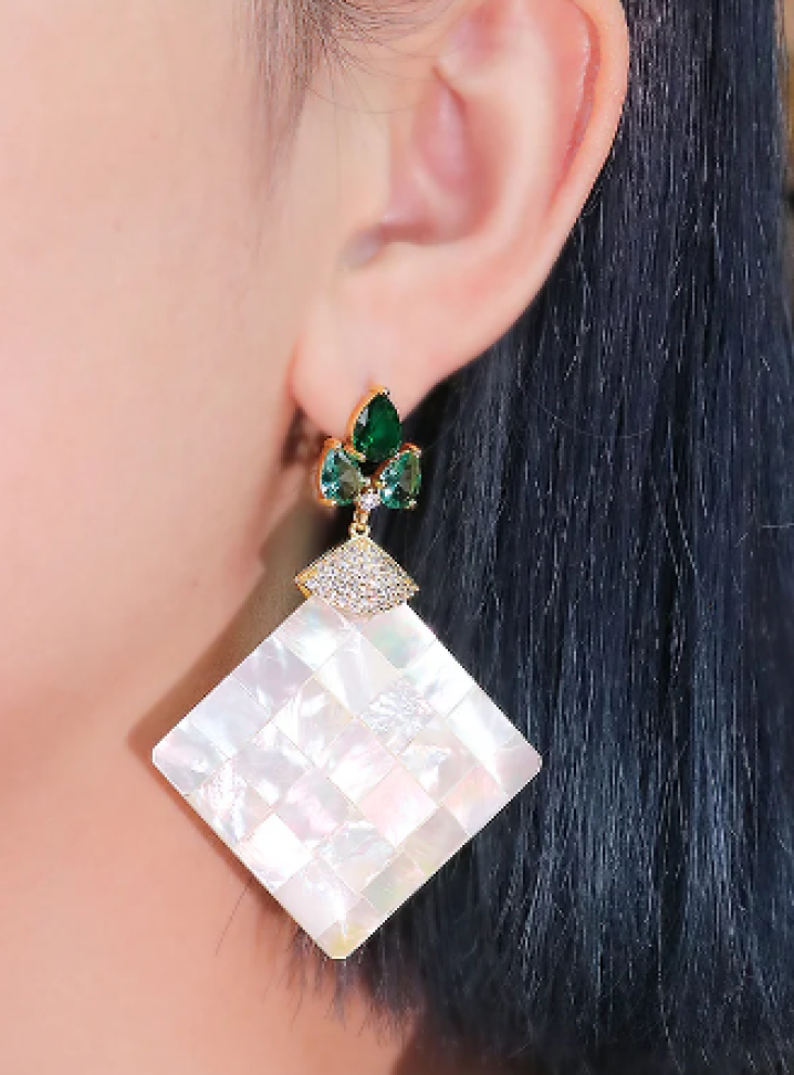 Brinco Madrepérola Losango e zircônias gostas e cravejadas ródio - #2