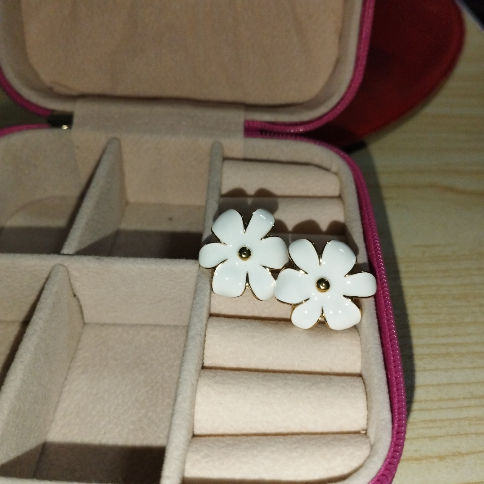 Brincos Flor e Estilo esmaltado branco - #3