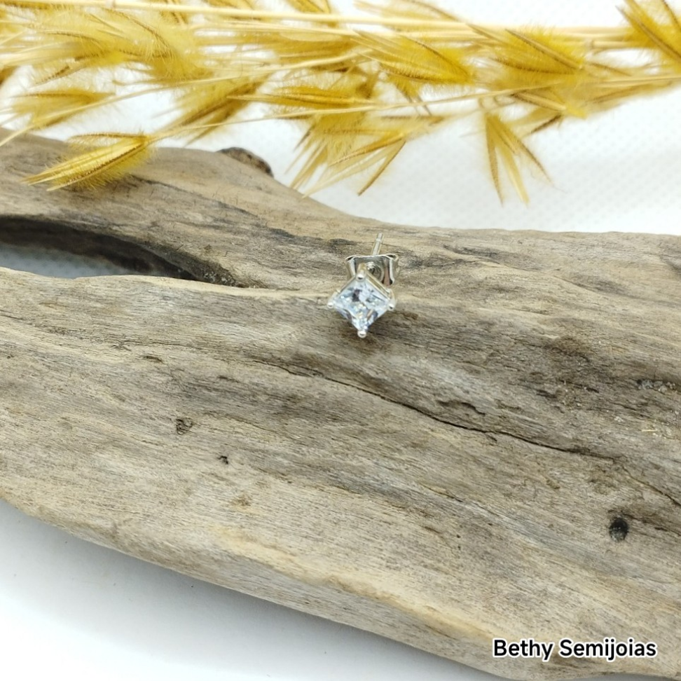 Brinco Ponto de Luz em Ródio 4 mm - #4