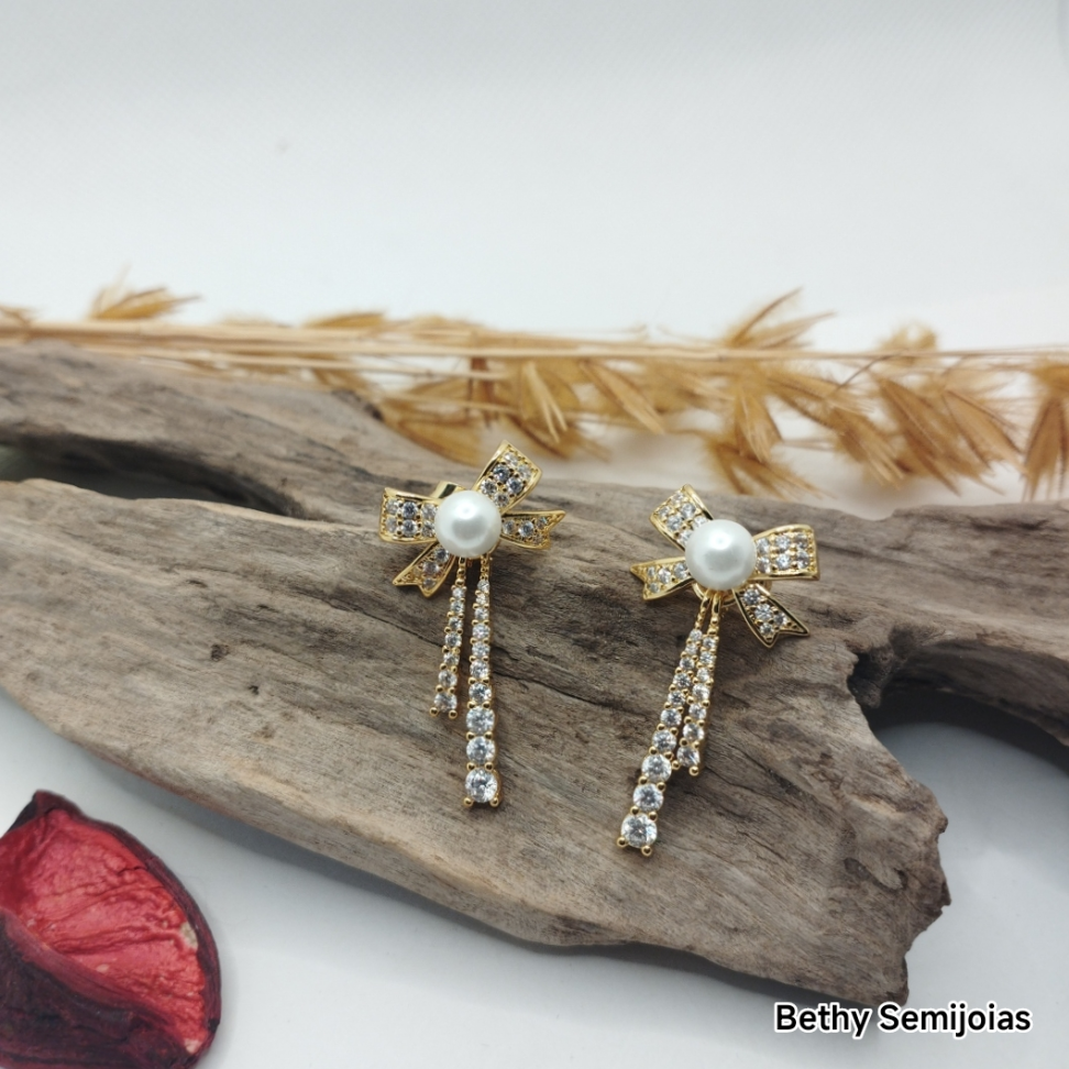 Brinco laço e pérola com hastes cravejadas - #3