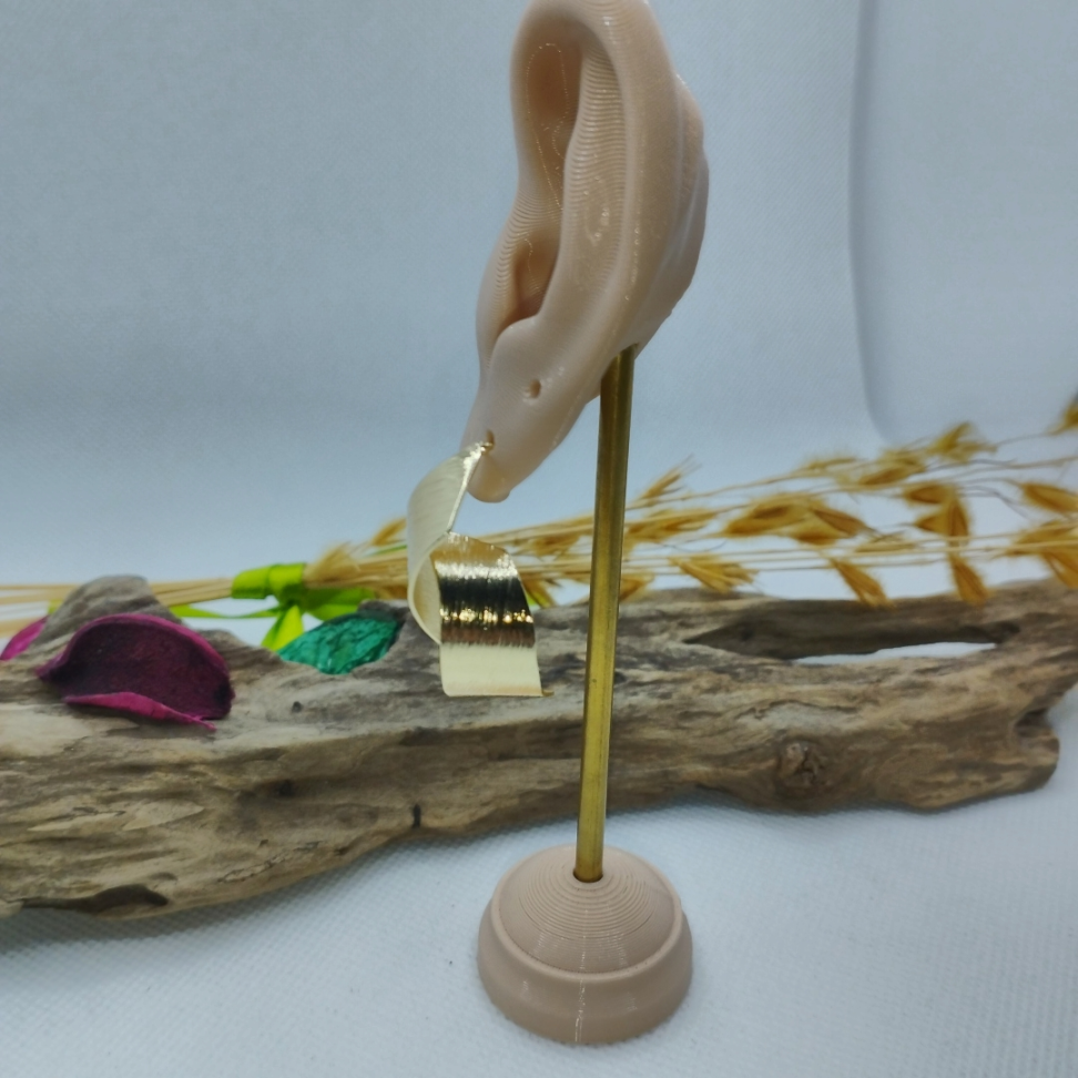 Brinco acetinado estilizado - #3