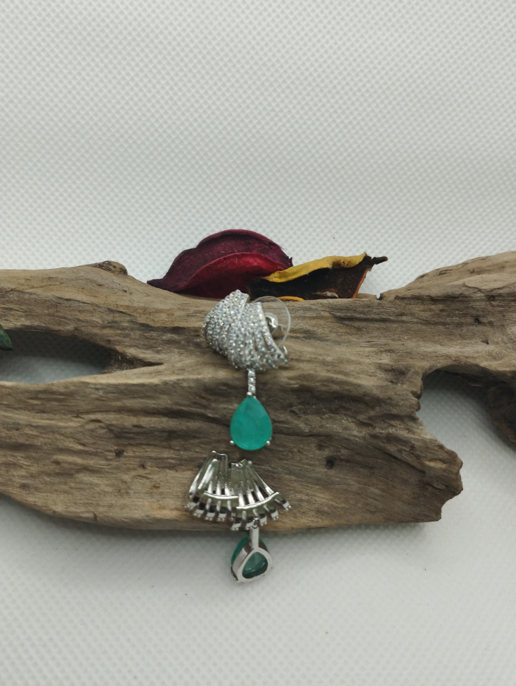 Brinco cravejado com gota fusion verde em ródio - #3