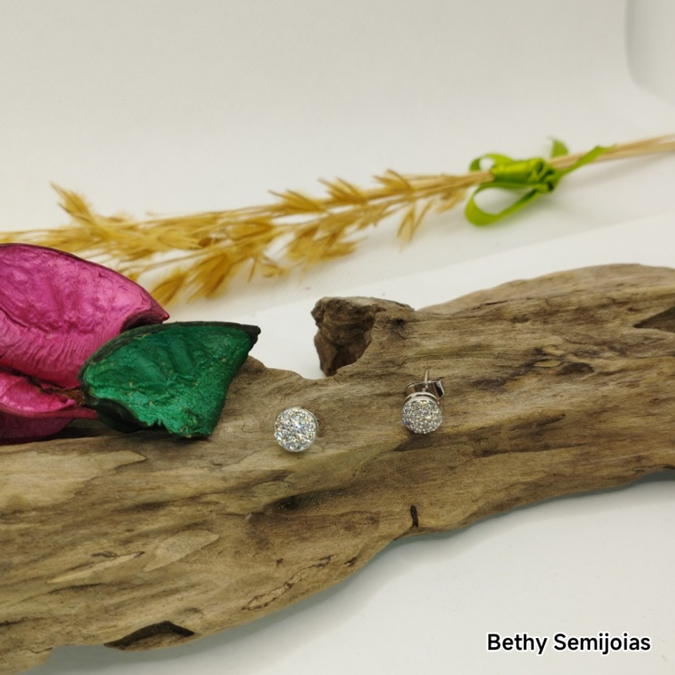 Brinco cravejado de zircônias ródio 0,7mm - #4