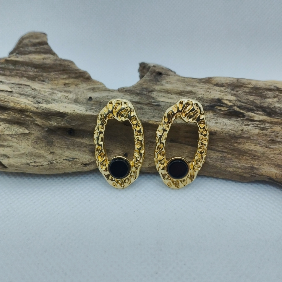 Brinco folheado a ouro orgânico oval Howlita preta - #3