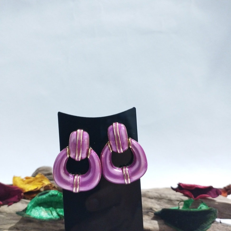 Brinco quadrado esmaltado de frente lilás - #3