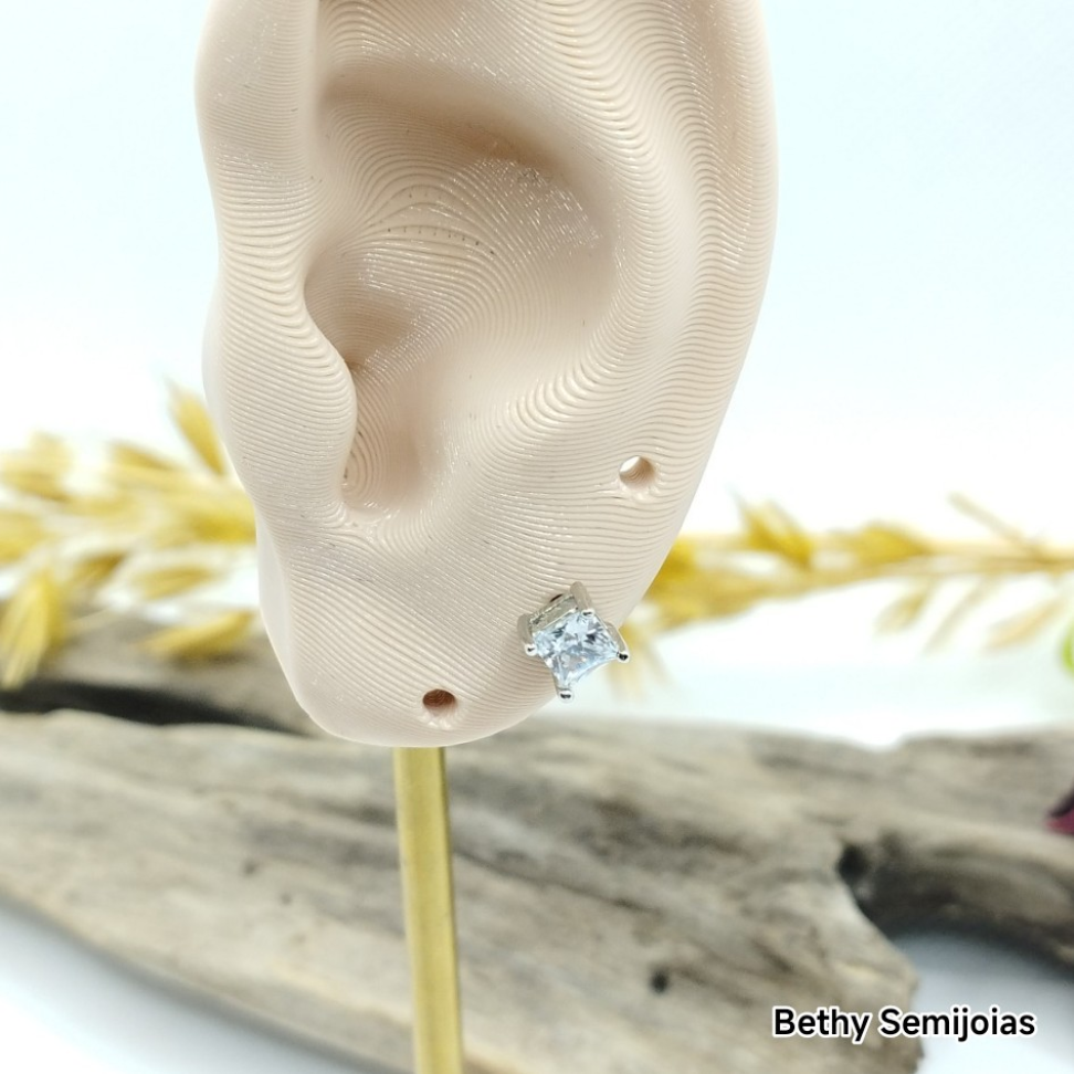 Brinco Ponto de Luz em Ródio 4 mm - #5