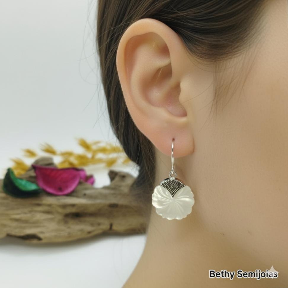 Brinco flor madrepérola anzol - #2