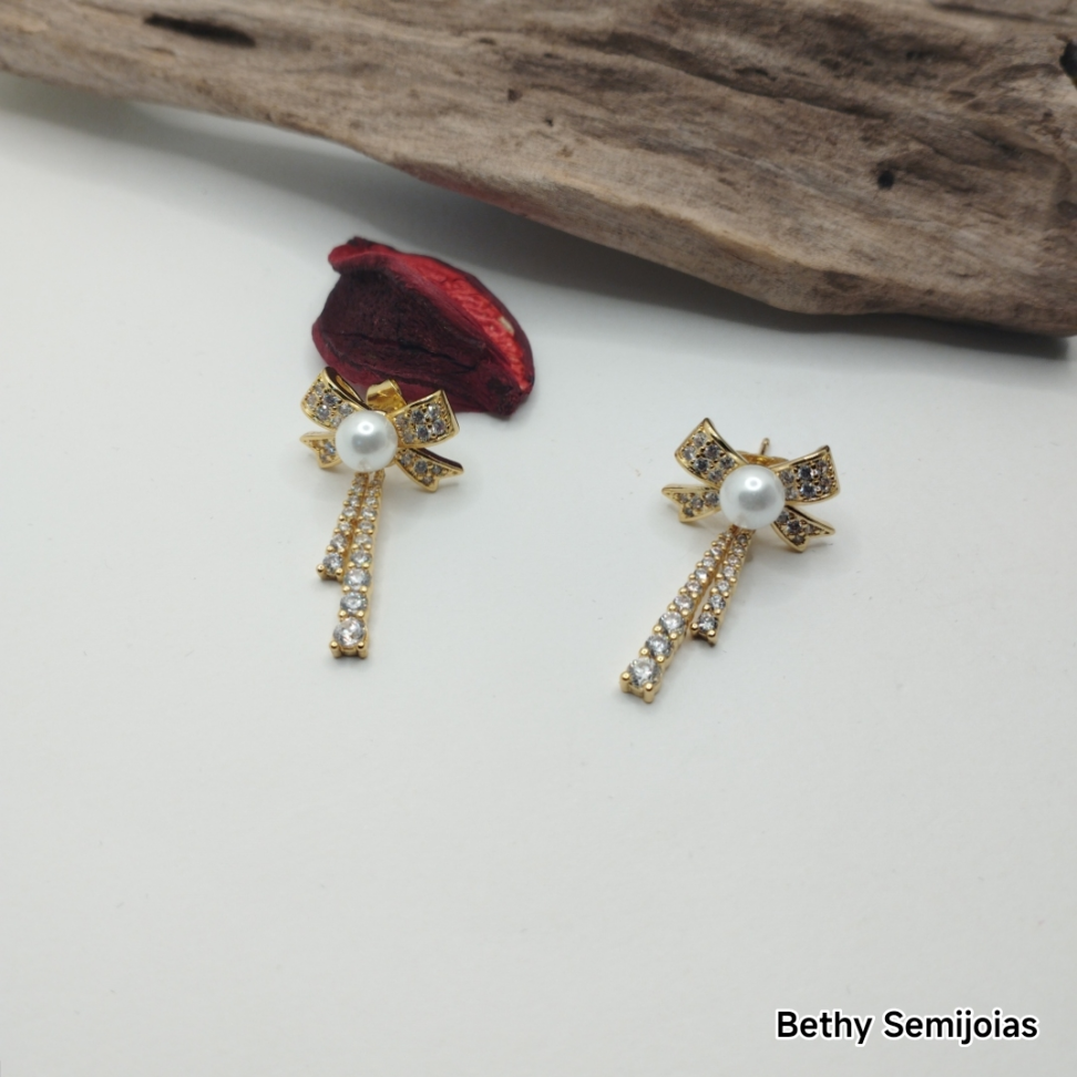 Brinco laço e pérola com hastes cravejadas - #4