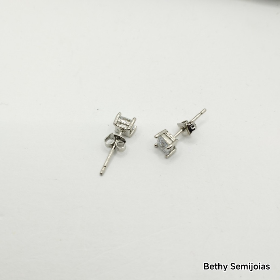 Brinco Ponto de Luz em Ródio 4 mm - #3