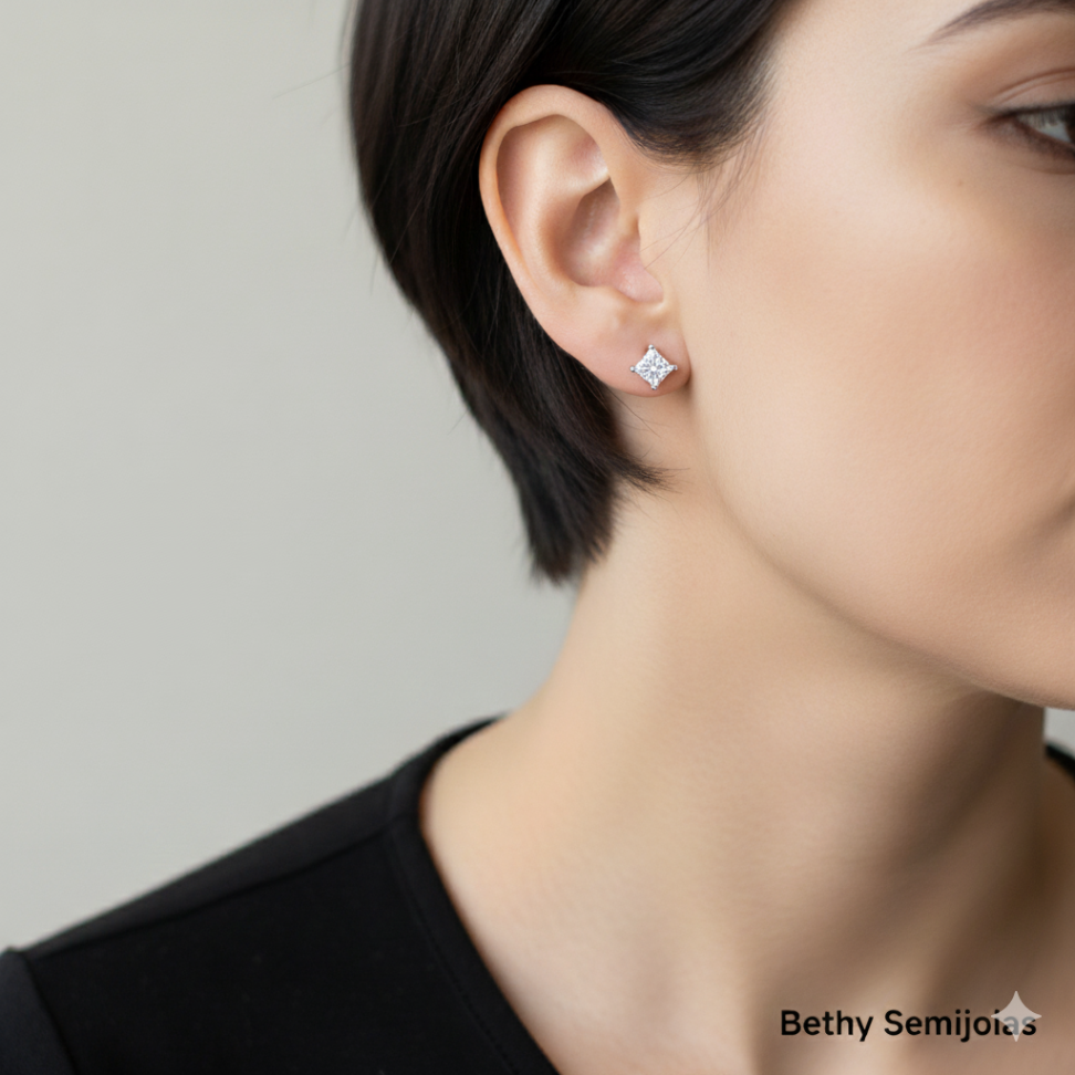 Brinco Ponto de Luz em Ródio 4 mm - #2