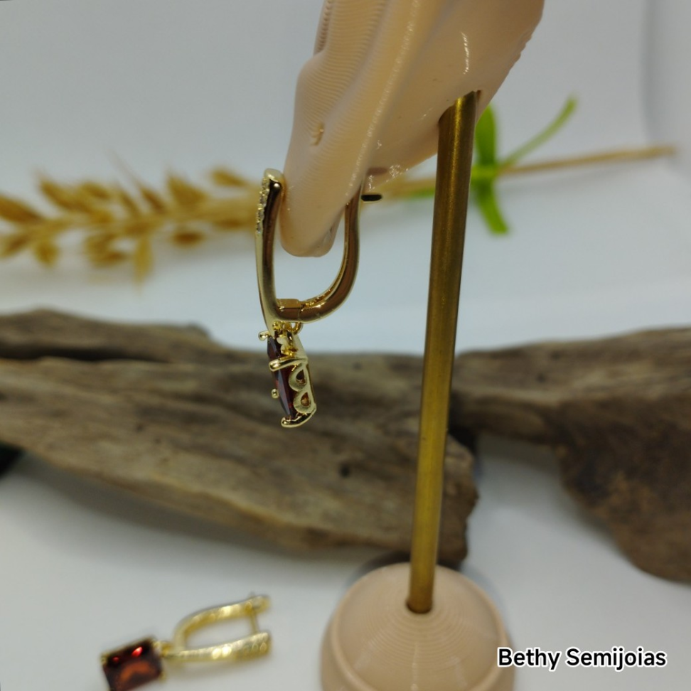 Argola com pedra zircônia retangular - #4