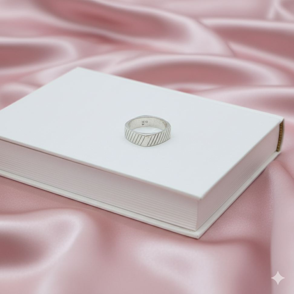 Anel quadrado com frisos - #4