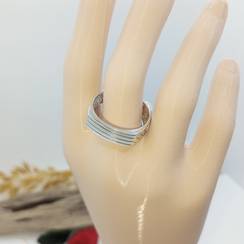 Anel quadrado com frisos - #3