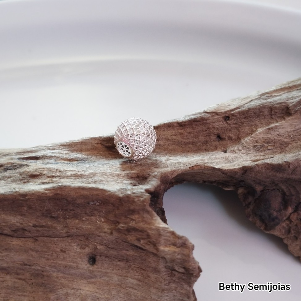 Berloque entremeio vazado - #1