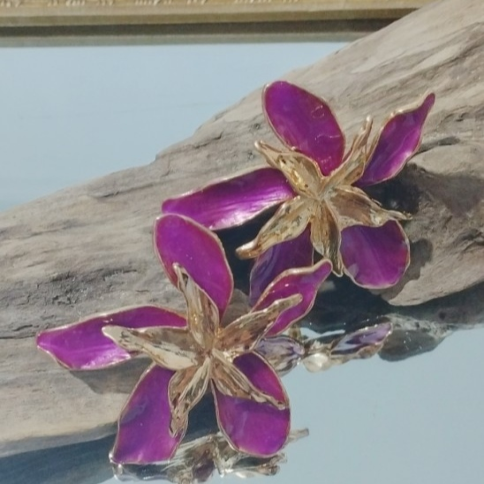 Brinco orquidea lilás esmaltado com detalhe dourado - #3