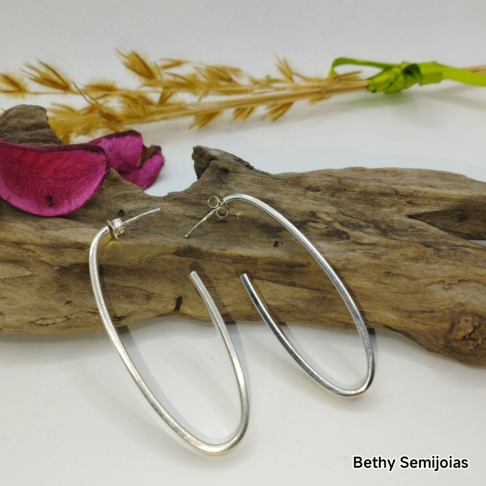 Argola formato em J 5,5 cm - 0,5 mm largura - #3