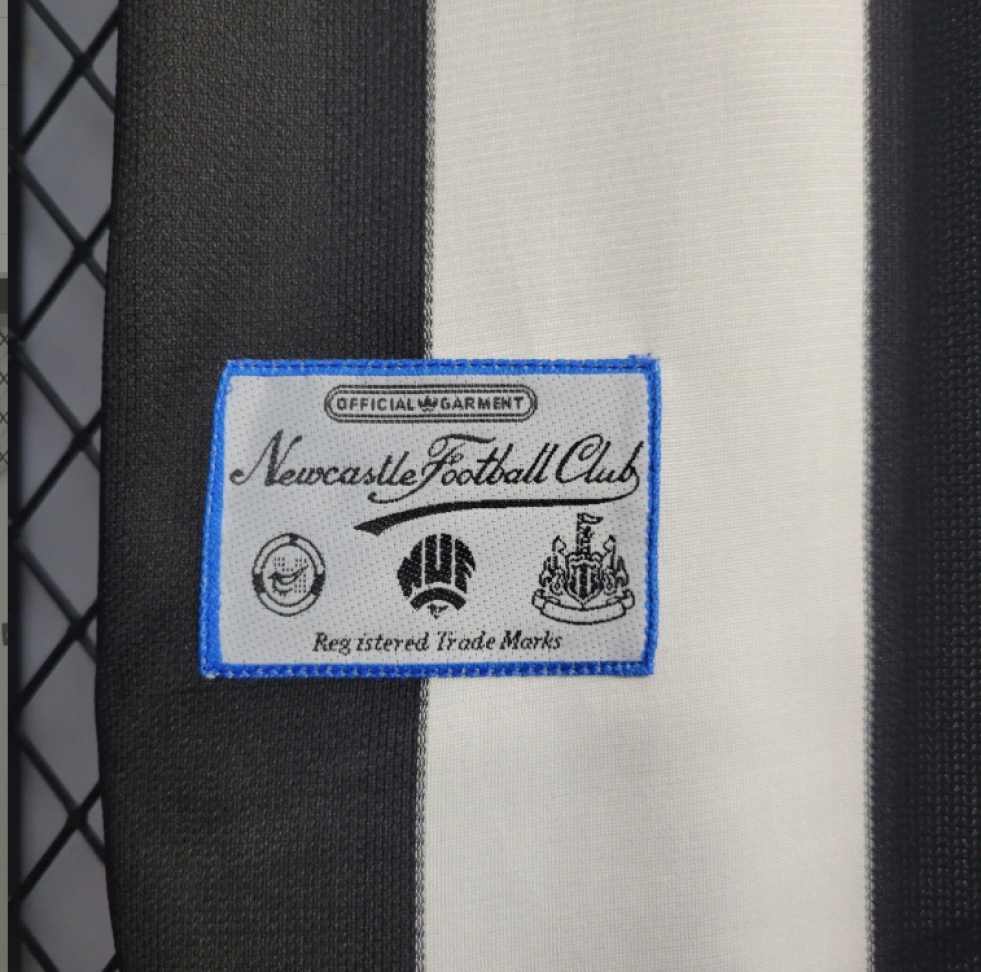 Camisa Retrô Newcastle 97/99 - Branco e Preto - #4