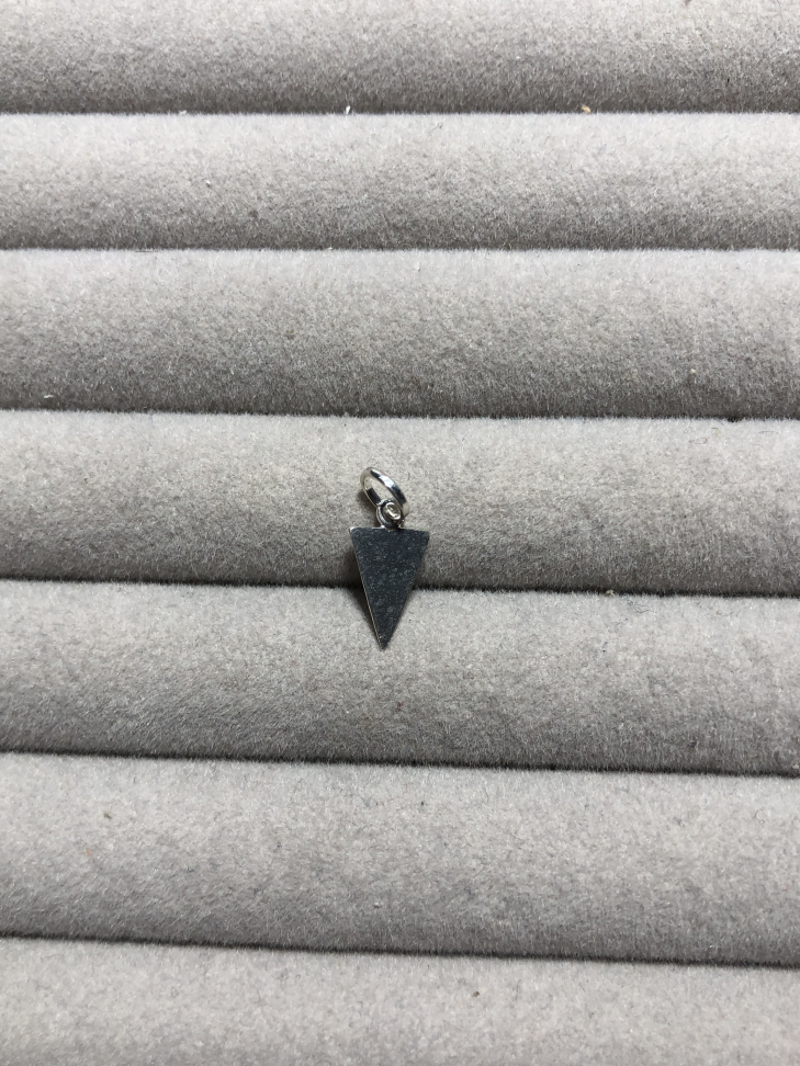 PINGENTE TRIÂNGULO ISOSCELES