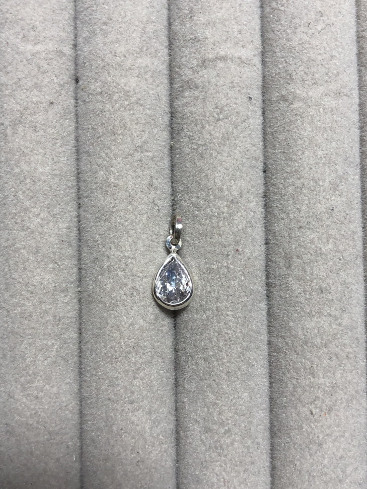 PINGENTE GOTA EMBUTIDA 6X8MM