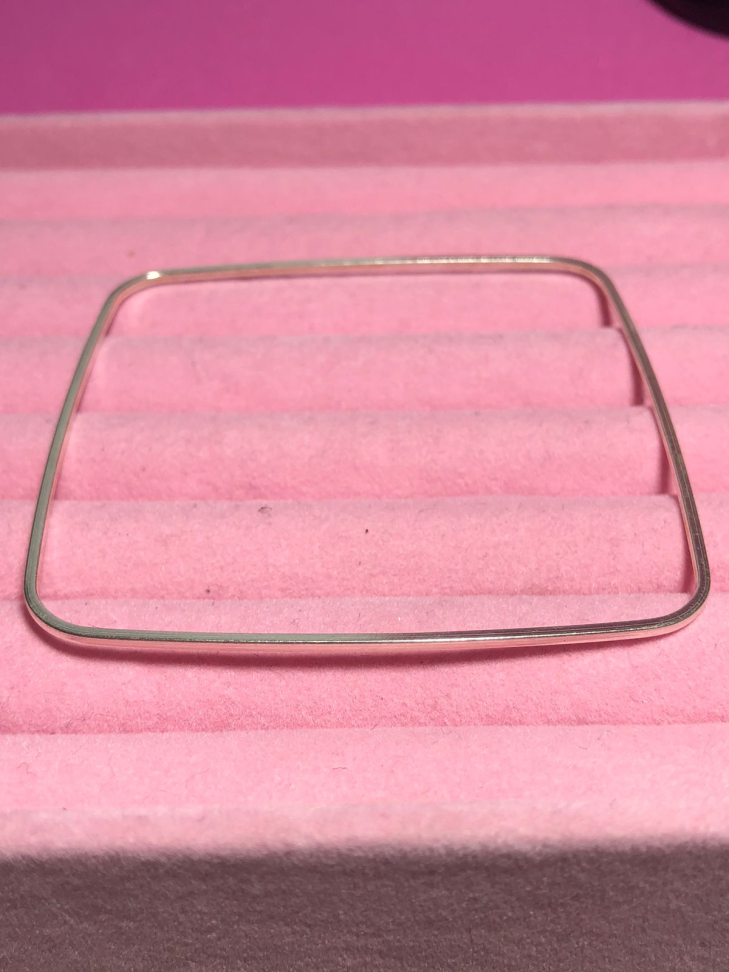 BRACELETE FIO QUADRADO FORMATO QUADRADO