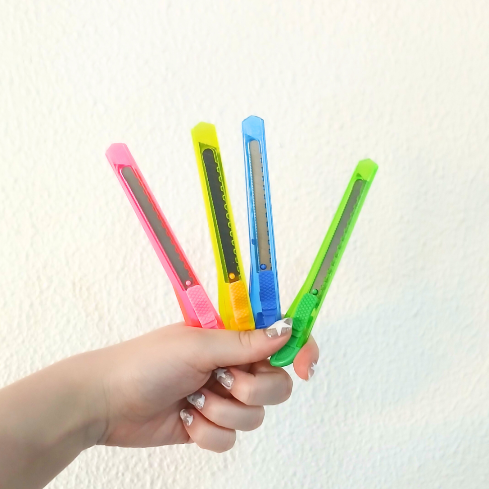 Estilete Estreito Plástico Neon TN - #6