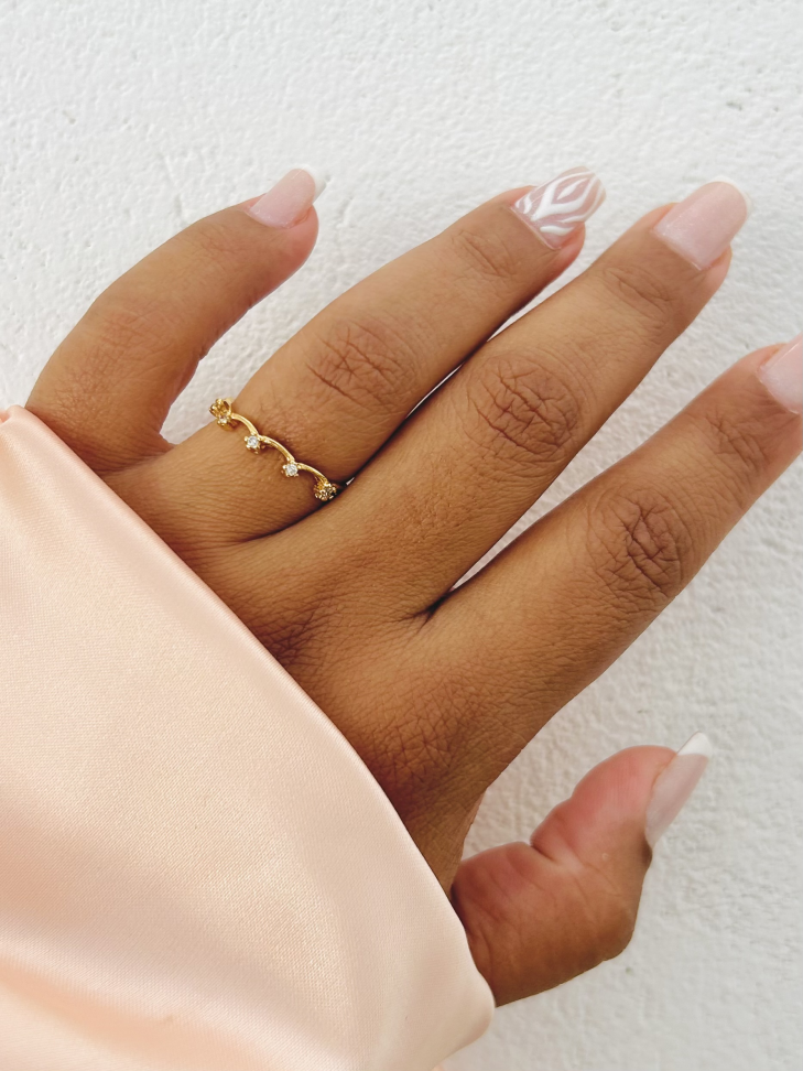 Anel Queen Cravejado de Zircônias Banhado a Ouro 18K - Sua Coroa Diária de Brilho - #5