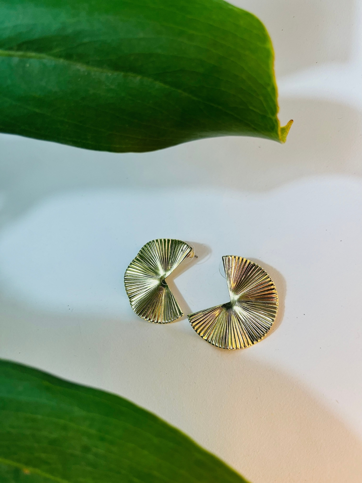 LYRA Brinco Orgânico Texturizado Dourado - Bijuteria Premium - #1