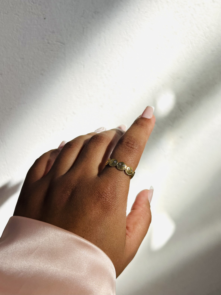 Anel RISUS Smiley Cravejado – Semijoia Banhada a Ouro 18K Ajustável - #5