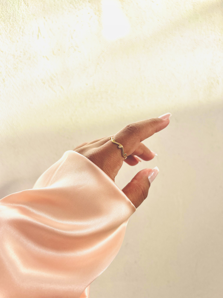 Anel Nora Ondulado Cravejado Banhado Ouro 18k (Fluido) - #12