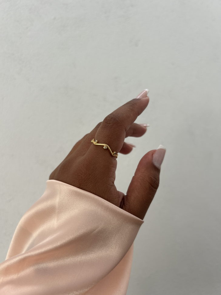 Anel Nora Ondulado Cravejado Banhado Ouro 18k (Fluido) - #14