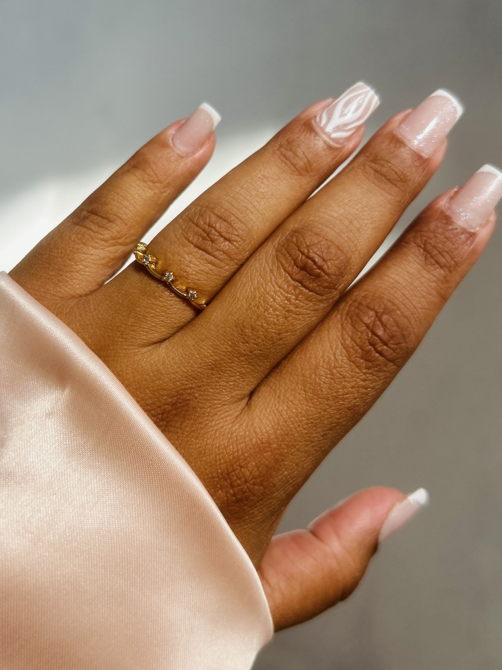 Anel Queen Cravejado de Zircônias Banhado a Ouro 18K - Sua Coroa Diária de Brilho - #12