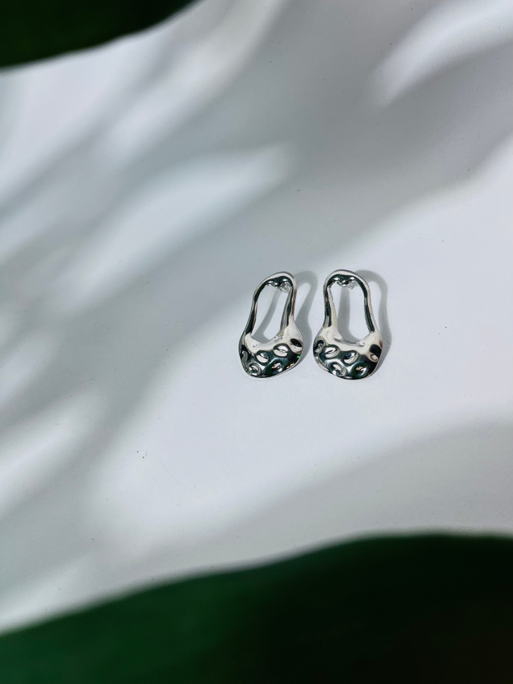 Brinco FATHIRA Orgânico Prateado – Bijuteria Premium de Magnetismo - #1