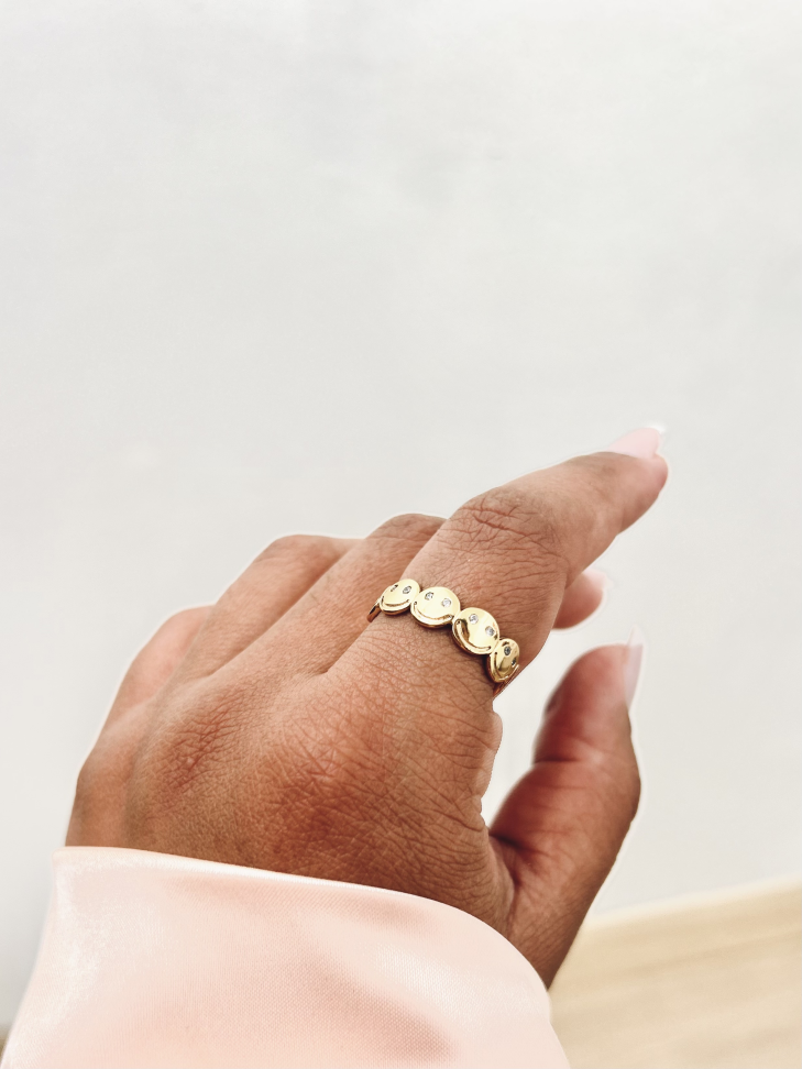 Anel RISUS Smiley Cravejado – Semijoia Banhada a Ouro 18K Ajustável - #2