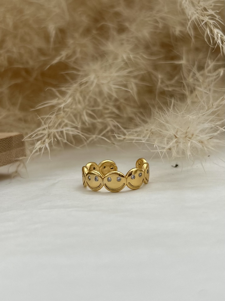Anel RISUS Smiley Cravejado – Semijoia Banhada a Ouro 18K Ajustável - #10