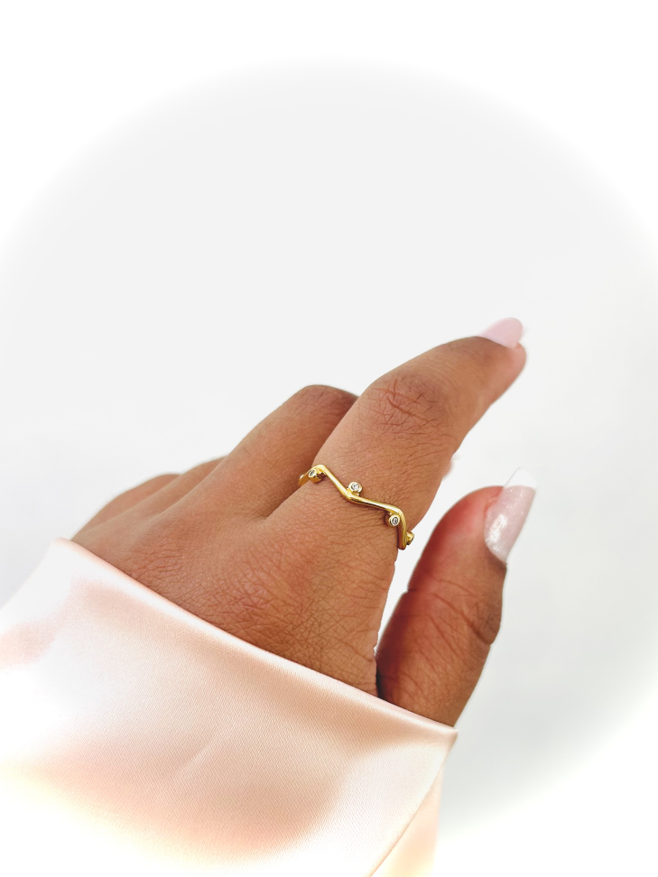 Anel Nora Ondulado Cravejado Banhado Ouro 18k (Fluido) - #16